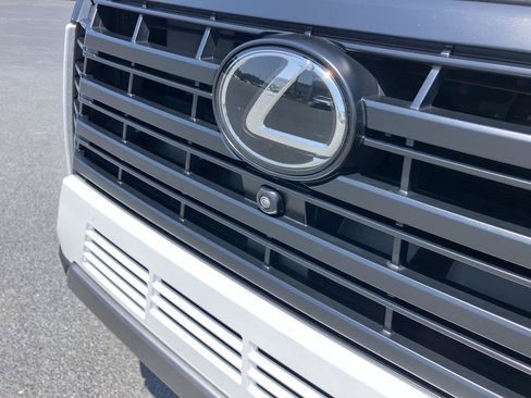 Used 2025 Lexus GX 550 AWD/4WD image 11