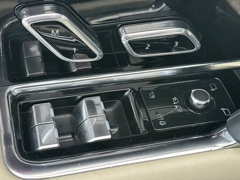 Used 2023 Land Rover Range Rover SE image 15