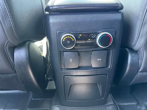 Used 2023 Ford Explorer XLT AWD/4WD image 30