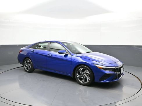 Certified 2024 Hyundai Elantra SEL w/ Convenience Package FWD image 4