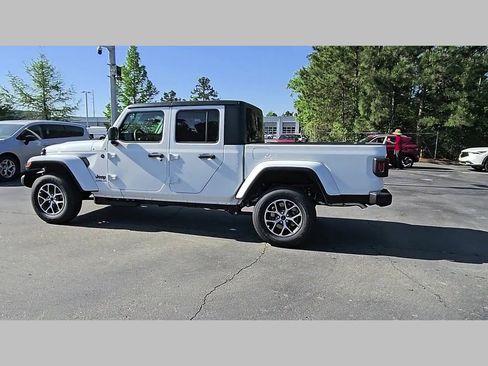 New 2026 Jeep Gladiator Sport AWD/4WD image 28
