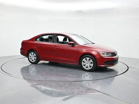Used 2017 Volkswagen Jetta S image 3