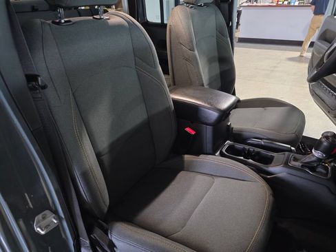 Used 2024 Jeep Wrangler Unlimited AWD/4WD image 18