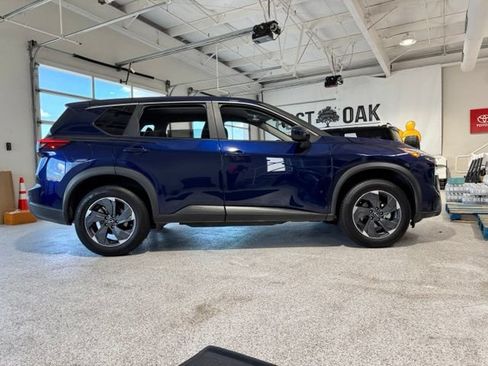 Used 2025 Nissan Rogue SV FWD image 16
