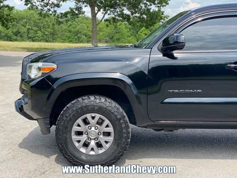 Used 2017 Toyota Tacoma 4x4 Double Cab image 10