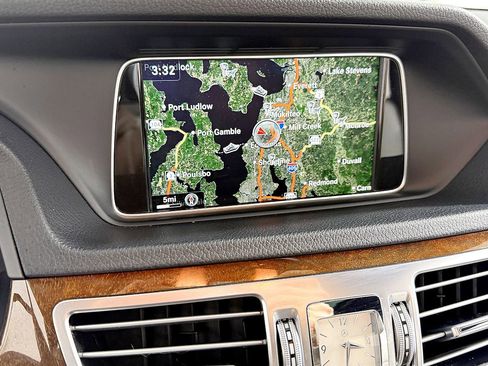 Used 2016 Mercedes-Benz E 350 4MATIC Luxury Wagon image 31