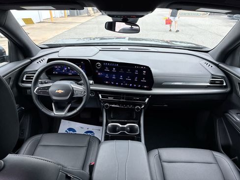 Used 2025 Chevrolet Traverse LT FWD image 20