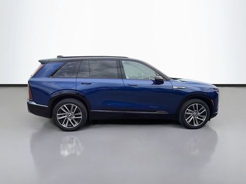 New 2026 Cadillac Vistiq Luxury w/ LPO, Floor Liner Package AWD/4WD image 4