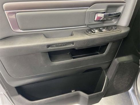 Used 2022 RAM 1500 Classic SLT image 19