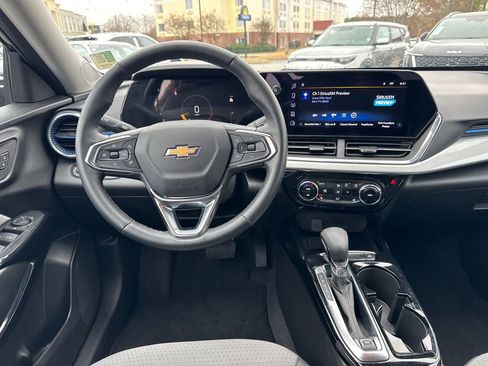 Certified 2025 Chevrolet Trax LT w/ LT Convenience Package image 23