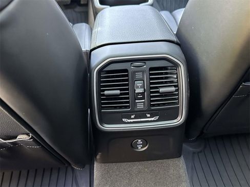 Used 2025 Porsche Macan image 13