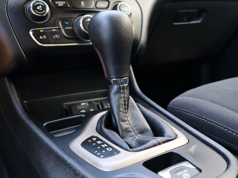 Used 2017 Jeep Cherokee Latitude FWD image 51