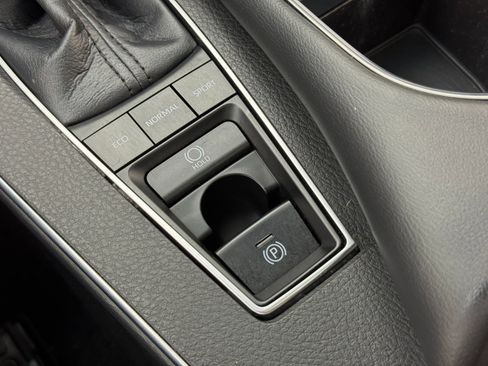 Used 2021 Toyota Avalon XSE image 29