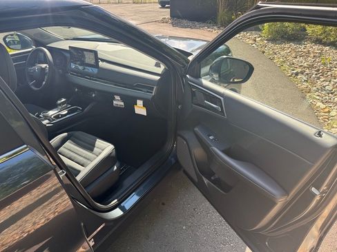 New 2025 Mitsubishi Outlander SE image 11