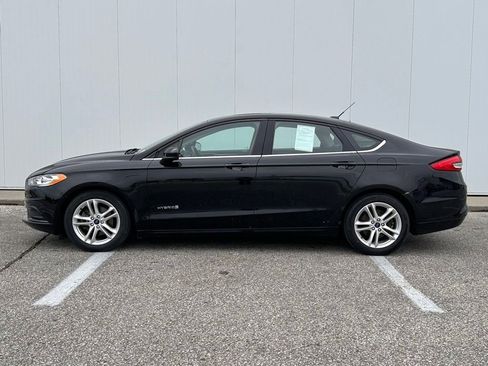 Used 2018 Ford Fusion SE FWD image 2