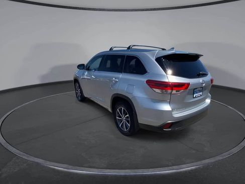 Certified 2018 Toyota Highlander XLE AWD/4WD image 6
