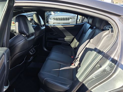 Used 2024 Lexus ES 300h F Sport image 20