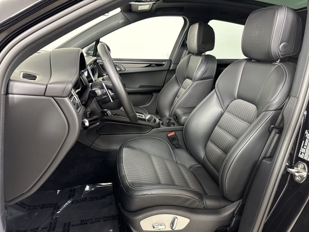 Certified 2026 Porsche Macan Turbo AWD/4WD image 5