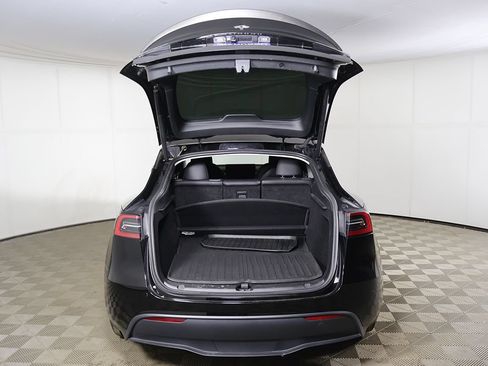Used 2024 Tesla Model Y Performance AWD/4WD image 19