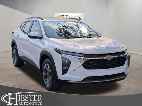 New 2026 Chevrolet Trax LT w/ Sunroof Package FWD image 1