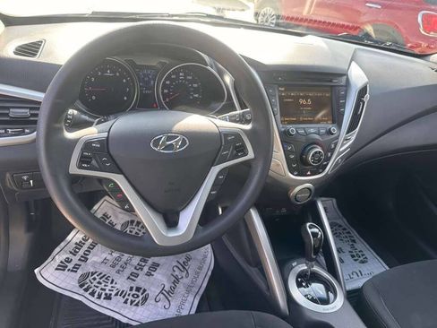Used 2015 Hyundai Veloster FWD image 11