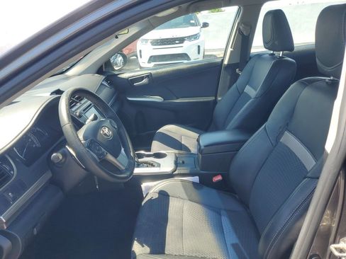 Used 2014 Toyota Camry SE image 14