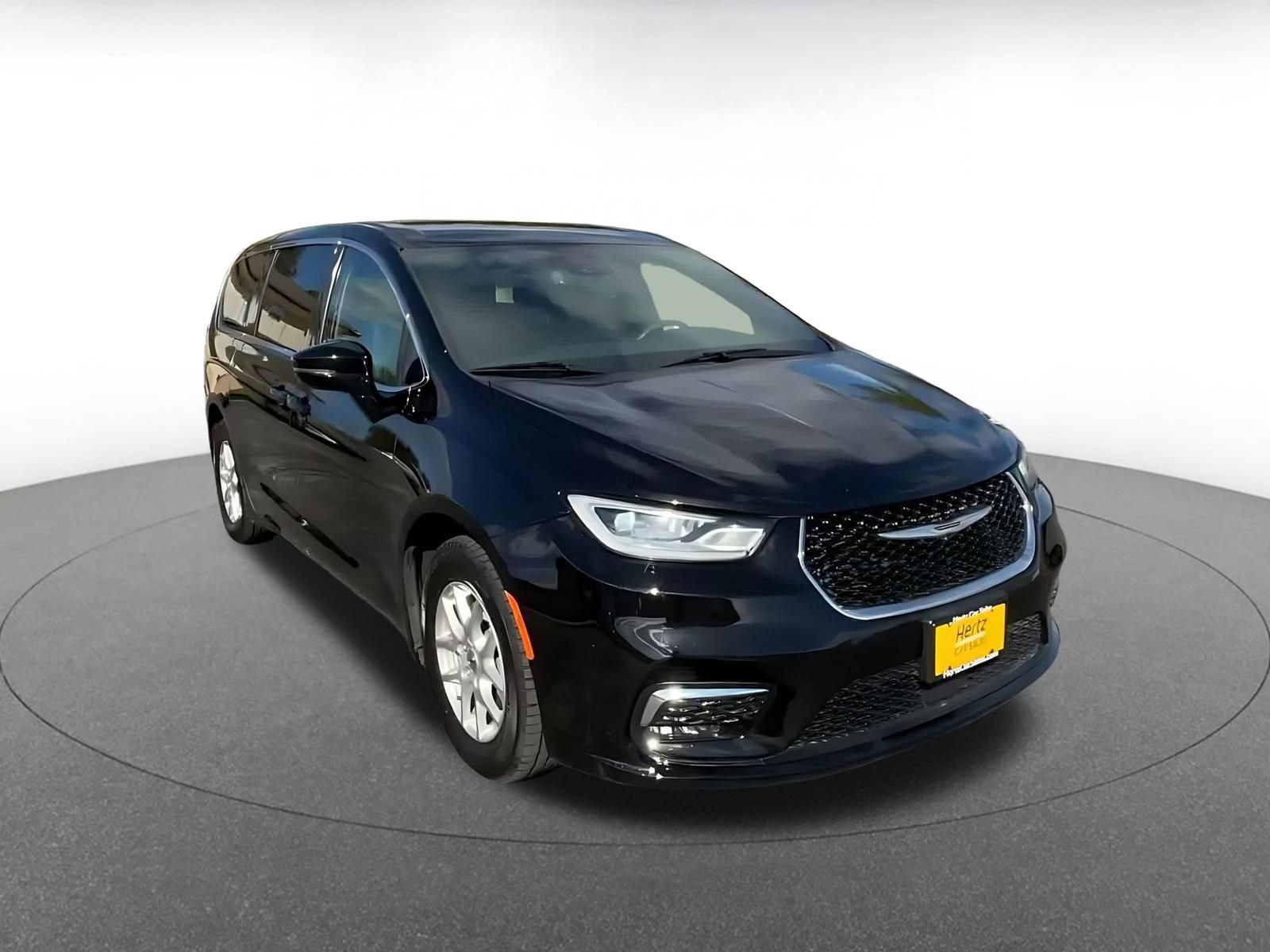 Used 2025 Chrysler Pacifica Select FWD image 3
