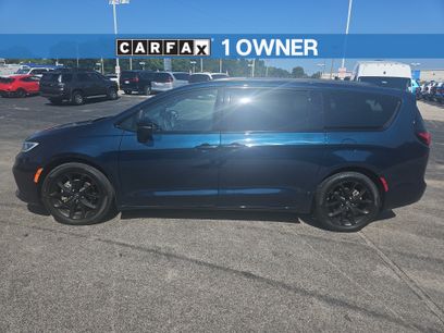 Used 2025 Chrysler Pacifica Limited