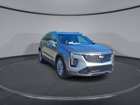 Used 2024 Cadillac XT4 Premium Luxury FWD image 2