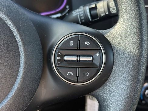 Used 2025 Kia Soul LX FWD image 17