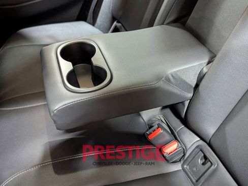 Used 2024 Toyota Corolla Cross XLE image 28