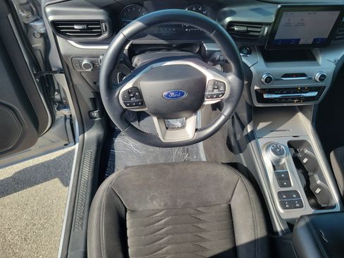 Used 2020 Ford Explorer XLT RWD image 16
