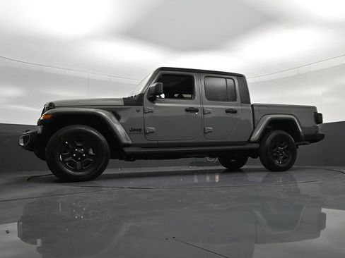 Used 2022 Jeep Gladiator Sport AWD/4WD image 31
