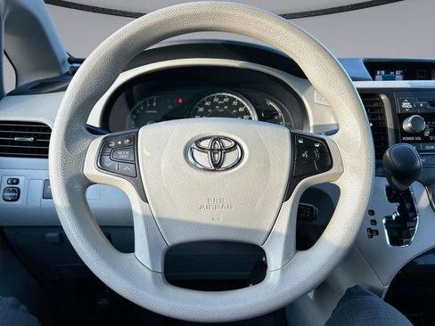 Used 2014 Toyota Sienna LE FWD image 15