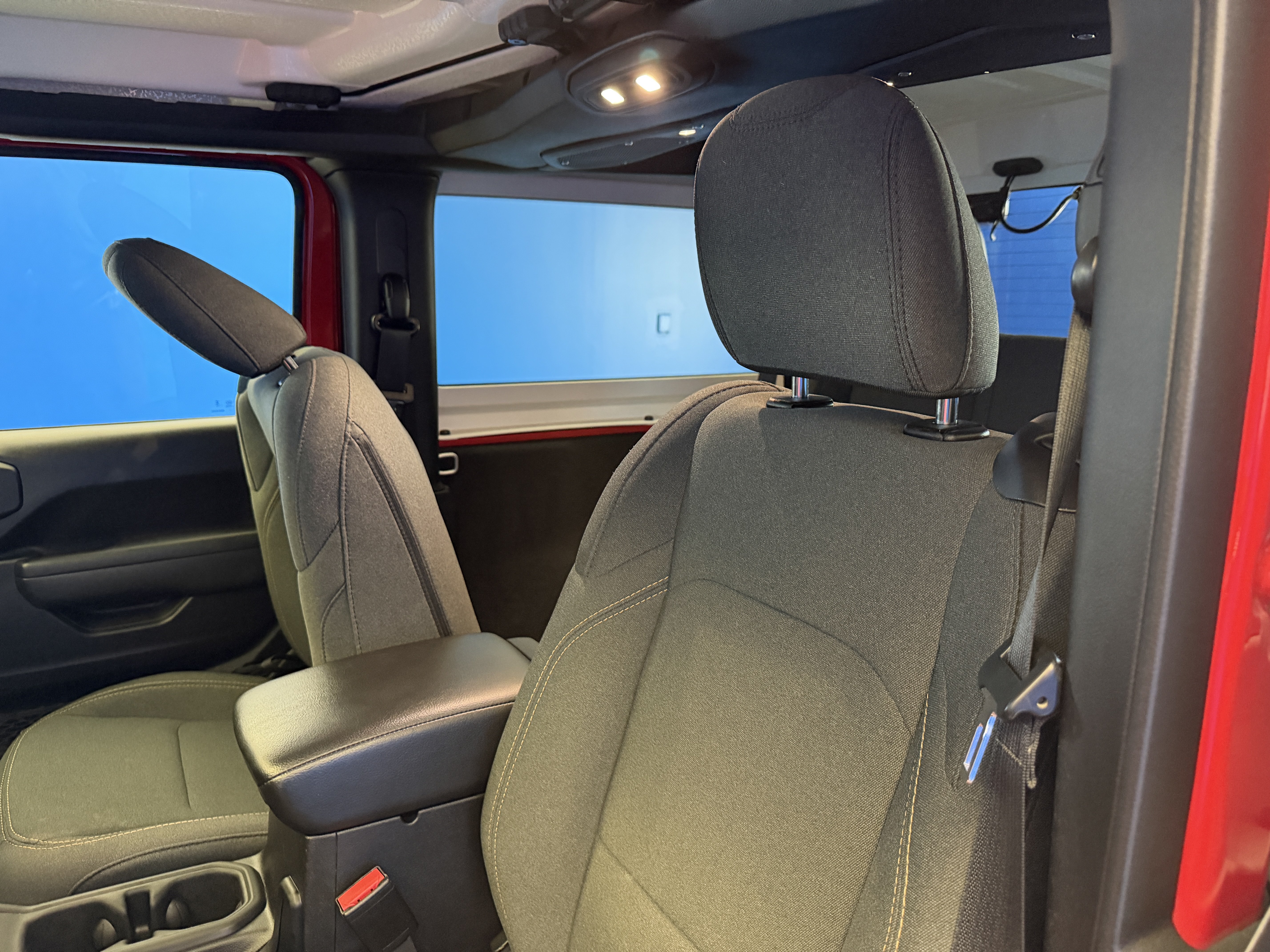Used 2025 Jeep Wrangler Sport AWD/4WD image 12