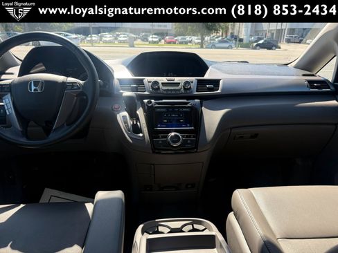 Used 2017 Honda Odyssey EX-L image 17