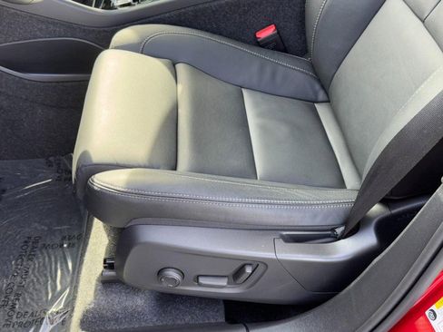 Certified 2025 Volvo XC40 B5 Plus image 25