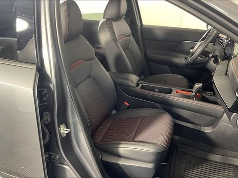 Certified 2025 Nissan Kicks SR FWD image 9