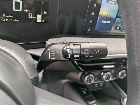 Used 2025 Nissan Kicks SV FWD image 32