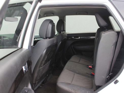 Used 2013 Kia Sorento LX w/ Convenience Pkg FWD image 6