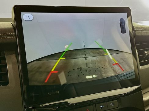 Used 2024 Ford Expedition XLT image 23