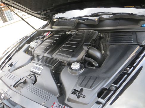 Used 2018 Bentley Bentayga image 6