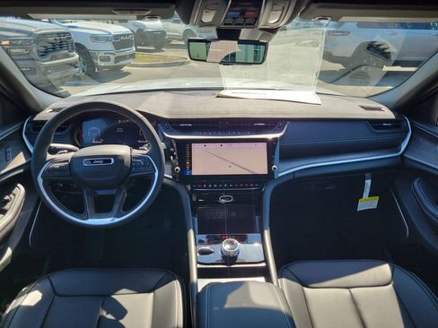 New 2026 Jeep Grand Cherokee L Limited w/ Luxury Tech Group II AWD/4WD image 23