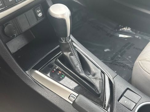 Used 2017 Toyota Corolla LE image 24