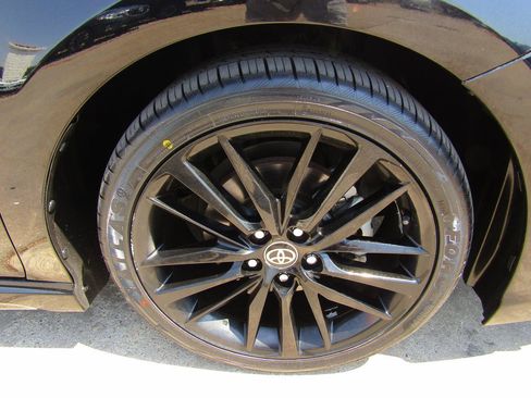 Used 2021 Toyota Camry XSE FWD image 7