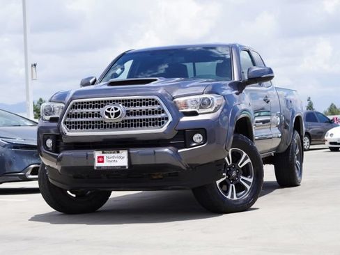 Used 2016 Toyota Tacoma TRD Sport w/ Towing Package AWD/4WD image 4