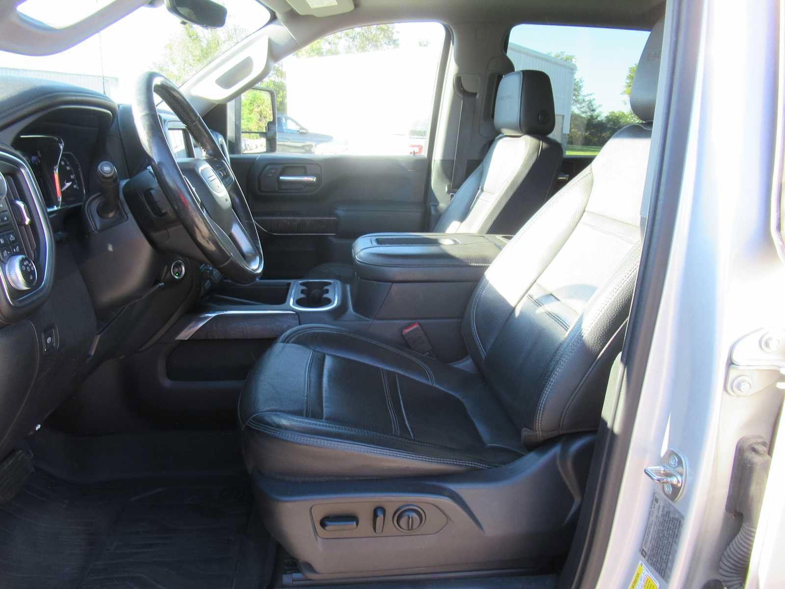 Used 2020 GMC Sierra 2500 Denali w/ Denali Ultimate Package AWD/4WD image 15