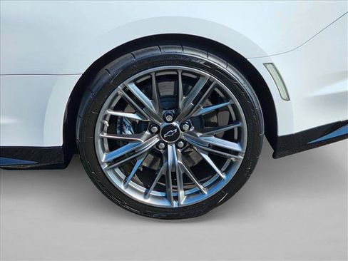 Used 2022 Chevrolet Camaro ZL1 RWD image 9