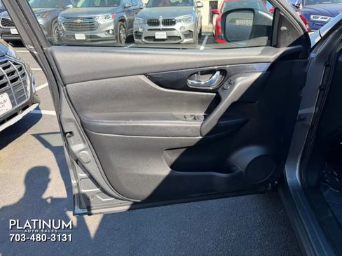 Used 2018 Nissan Rogue Sport SV w/ SV Technology Package image 16