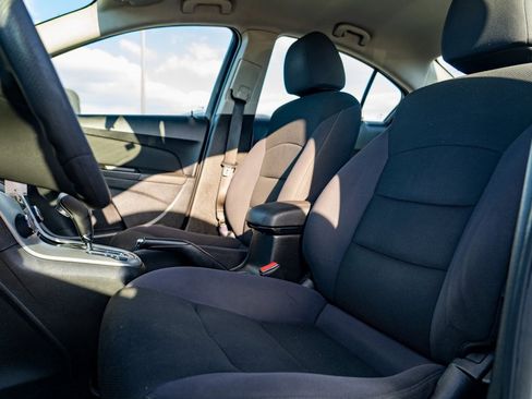 Used 2014 Chevrolet Cruze LT image 14